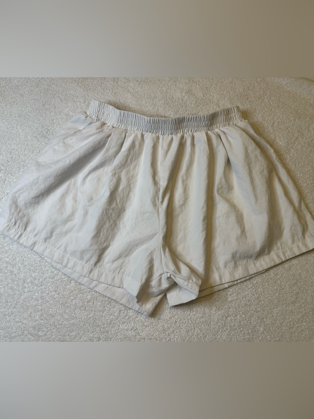 BURU Everyday Shorts White Size Medium M Elastic Waist Poplin Pleated Pocket